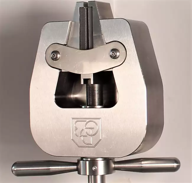 tensile tester grips: Tensor_Check: manual self-stringing clamp for rigid products. Detail image.