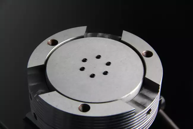 compression set adjustable: Device for compression set with adjustable distance between planes. Example of test on o-ring.