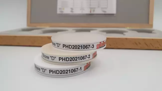 samples shore d: Certified test specimens for periodic verification of Shore D hardness testers. Detail of test specimens with unique identification label.